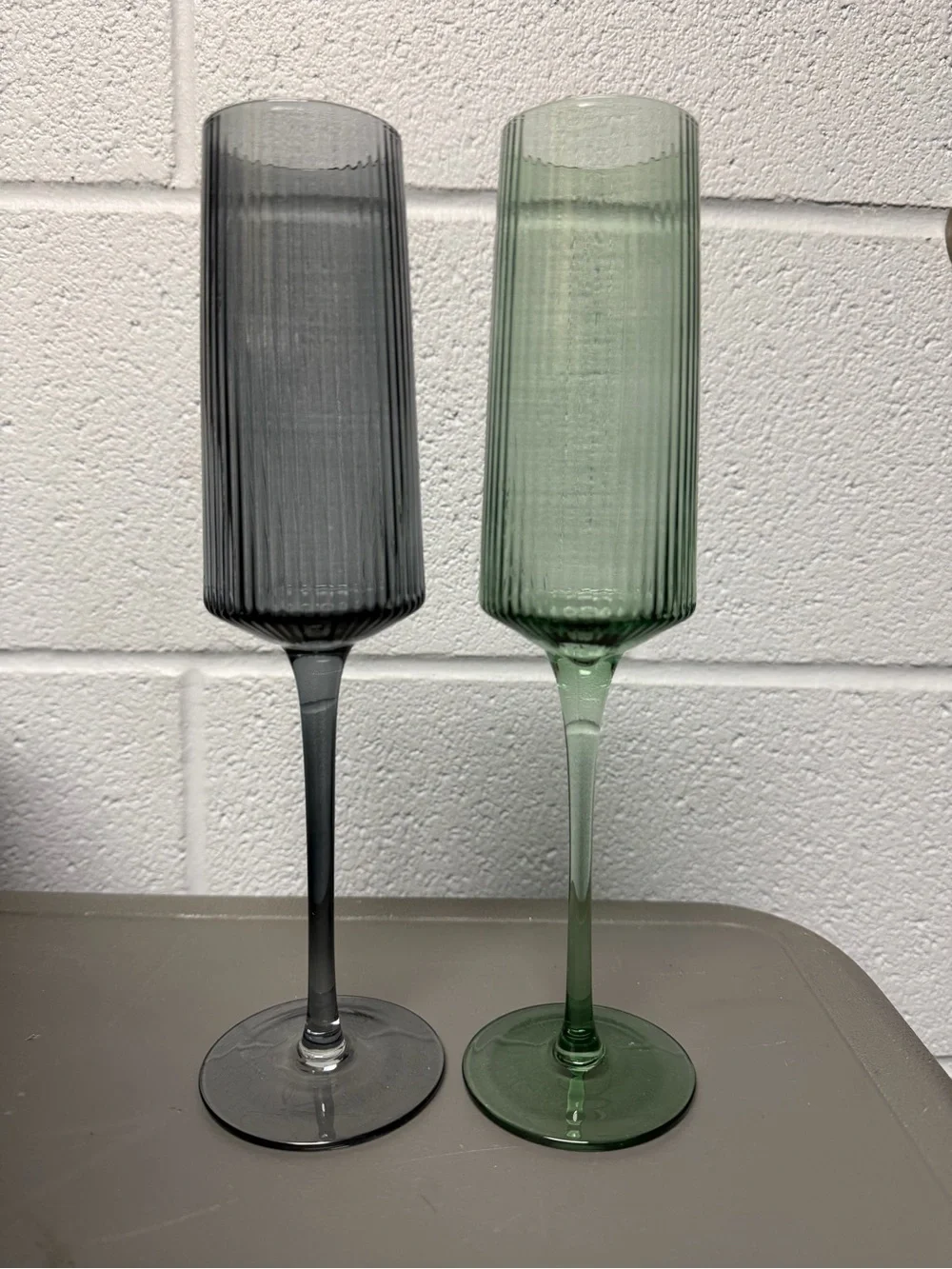 Set of 2 Ribbed Stem Champagne Flutes in Gray and Green